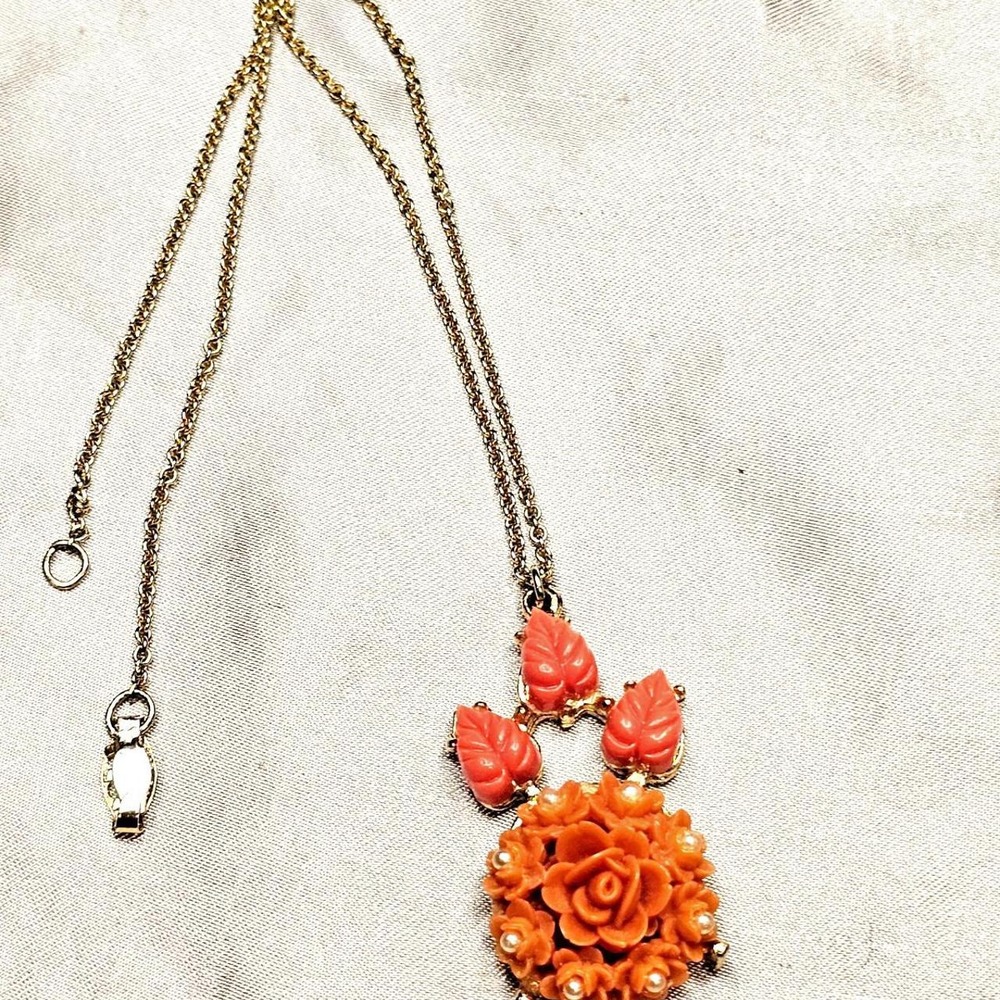 Vintage Gold Tone Carved Celluloid Rose Leaves Pearl Accent Necklace